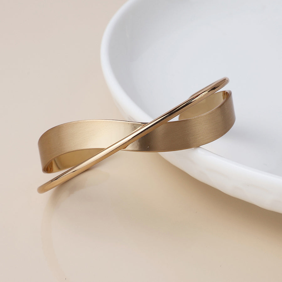 Golden brushed and smooth twist bangle