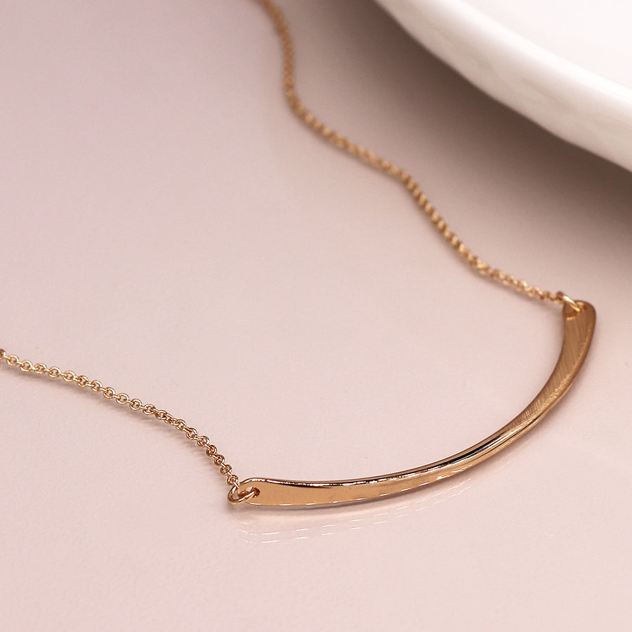 Gold-Plated Swoop Pendant Necklace – Asymmetric Curved Bar, Polished & Scratched Finish