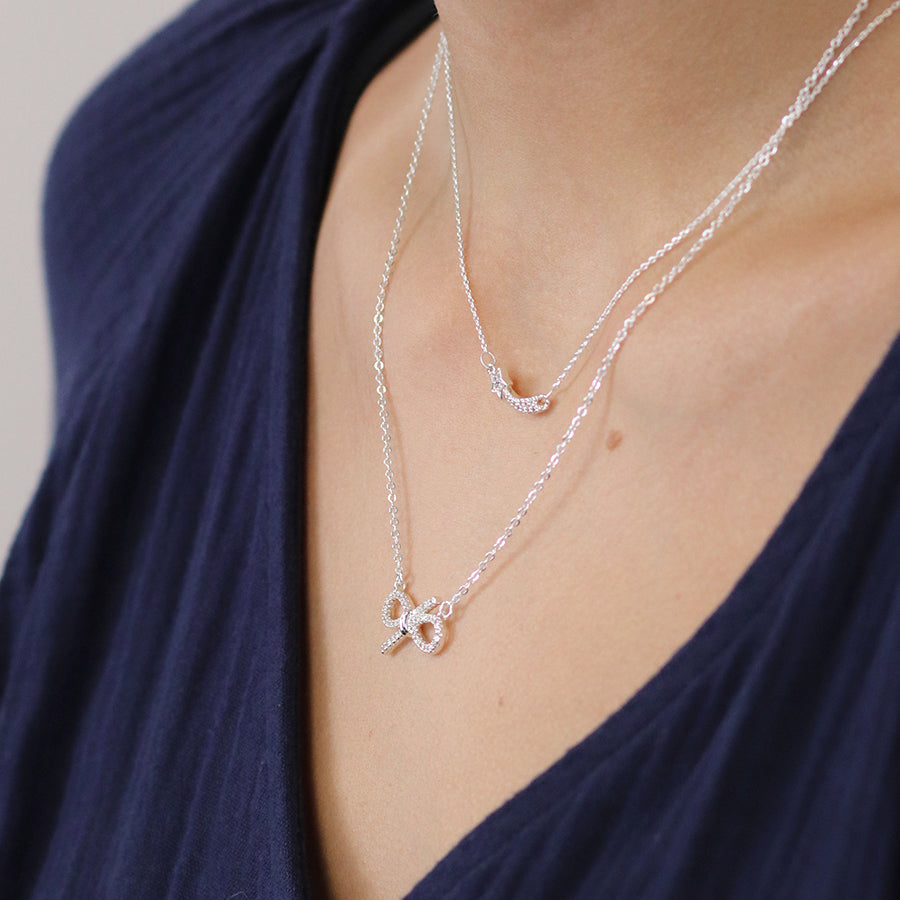 Silver-Plated Crystal Gift Bow Necklace – Elegant Pendant Necklace