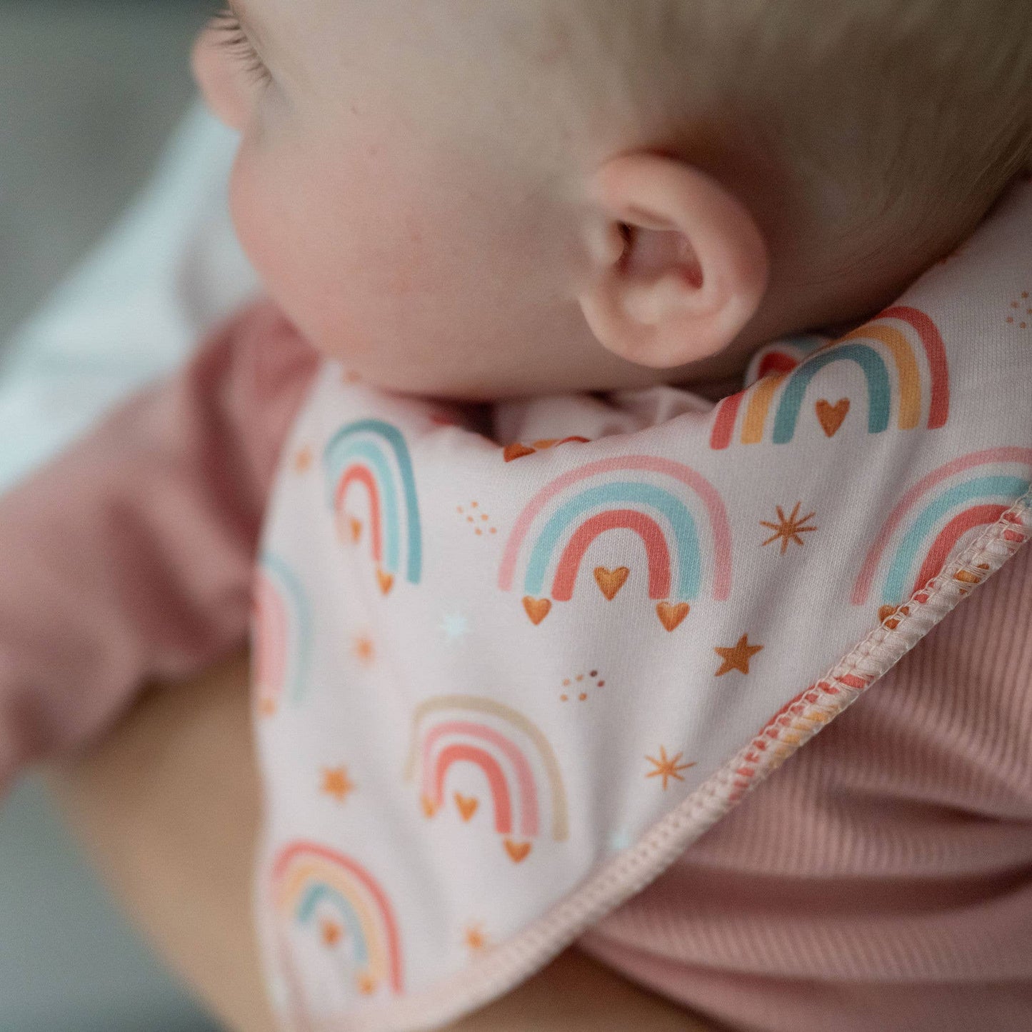 Dream rainbows dribble bib