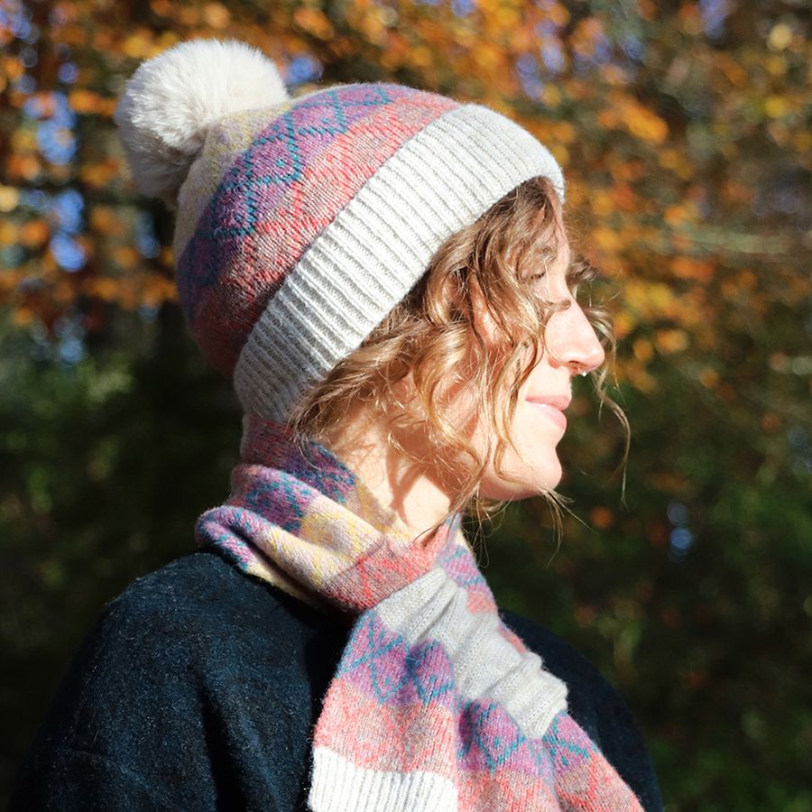 POM Beige mix wool and recycled yarn diamond knit bobble hat