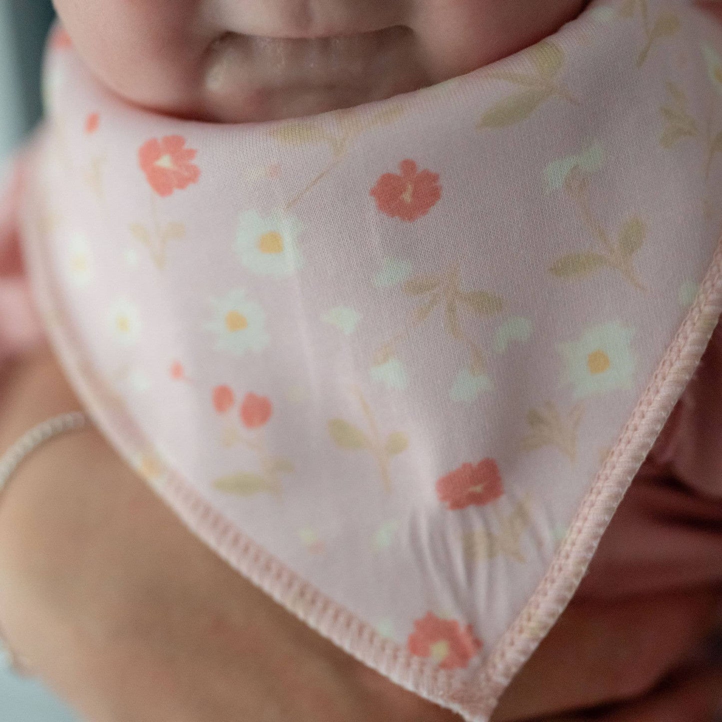 Dream flowers dribble bib