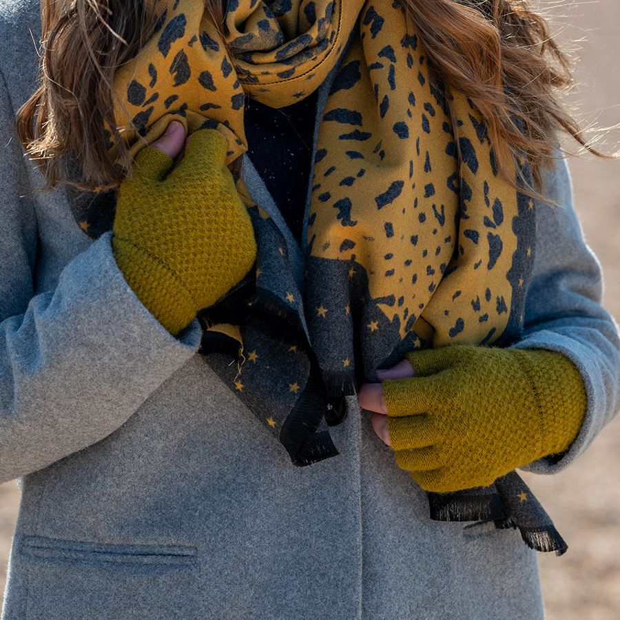 POM Mustard fingerless gloves