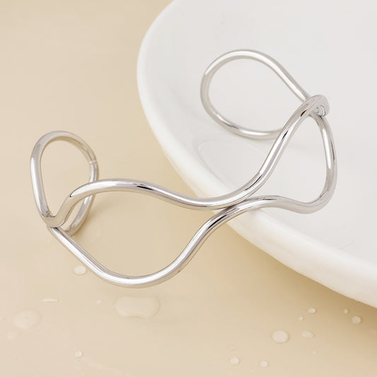 Frida stainless steel platinum plated wire wave bangle